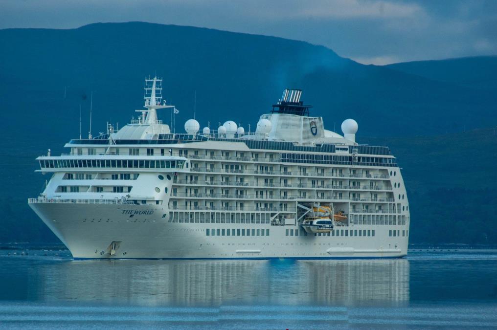 DRAMA NA DUNAVU! Kruzer udario u most, hitne službe se odmah uputile na lice mesta