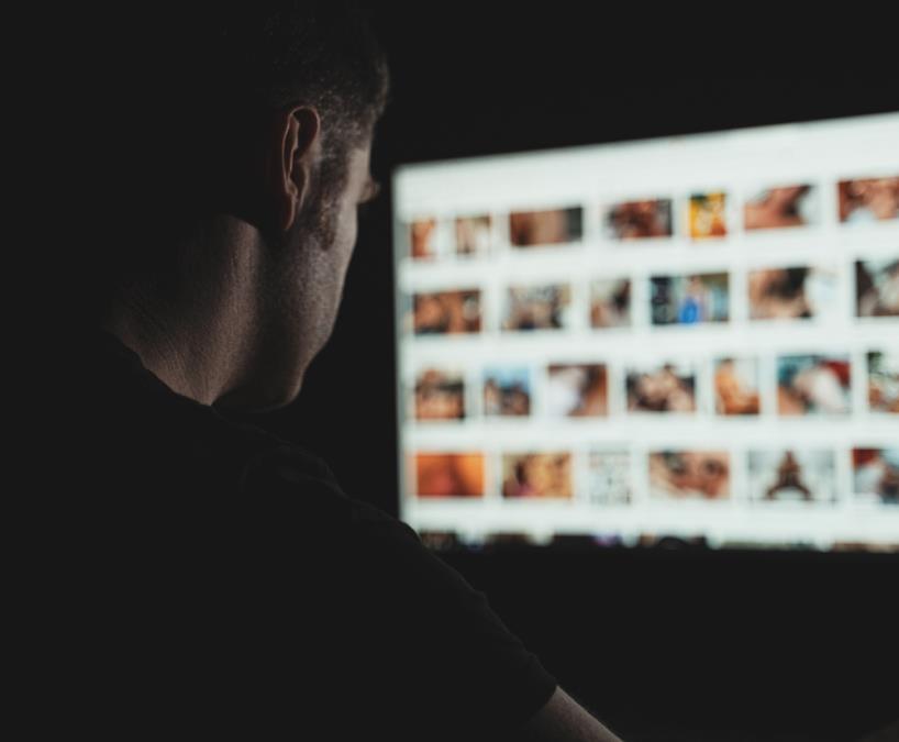 UVODI SE HITNA ZABRANA TRI VRSTE PORNOGRAFIJE: Loše utiče na sve, a posebno na žene i devojke! Evropska država donela odluku