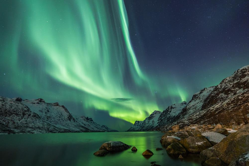SNAŽNA SOLARNA OLUJA POGODILA ZEMLJU! Aurora borealis preti da obasja i južnije krajeve: Stižu geomagnetni udari, moćni fenomen preti i tehnologiji!