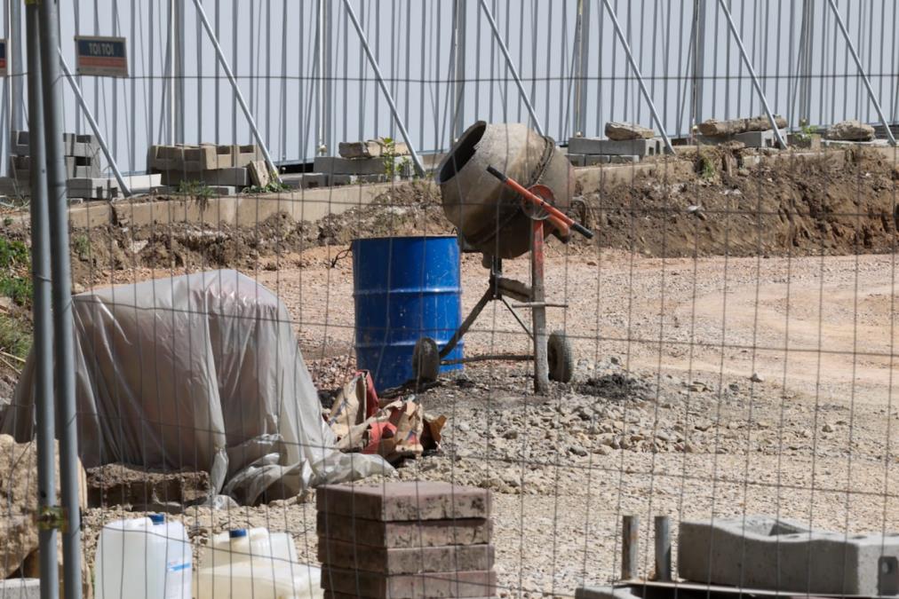 NIČE NOVA ULICA U KARLOVCIMA! Počela gradnja saobraćajnice koja vodi do budućeg hotela na Čeratu, stiže kompletna infrastruktura
