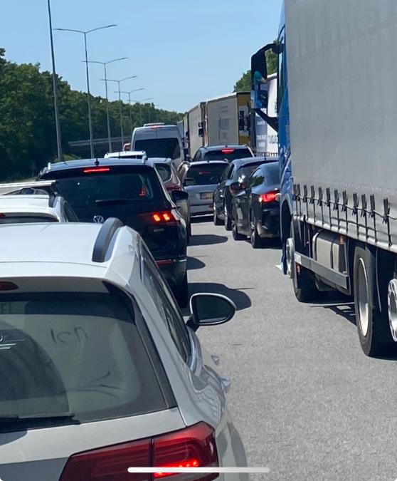 Na Batrovcih čakanje za osebna vozila na izstopu iz Srbije traja dve uri