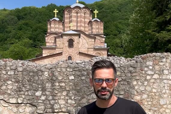Imanje našeg glumca na Kosovu i Metohiji oduzima dah: U Gračanici krstio sina, ponosi se korenima (FOTO)