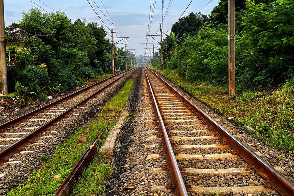 OGLASIO SE SRBIJAVOZ POSLE NEZGODE KOD LOVĆENCA: Voz iskliznuo iz šina greškom mašinovođe