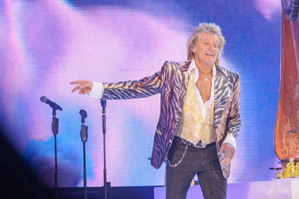 Rod Stjuart otkazao koncert zbog bolesti, pa sutradan otišao na Mundijal: Fanovi besni zbog ponašanja pevača