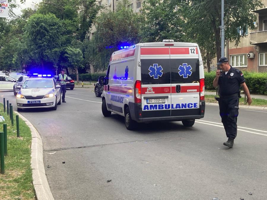 SAOBRAĆAJNA NESREĆA U BEOGRADU! Oboren motociklista, sa povredama prevezen u Urgentni centar