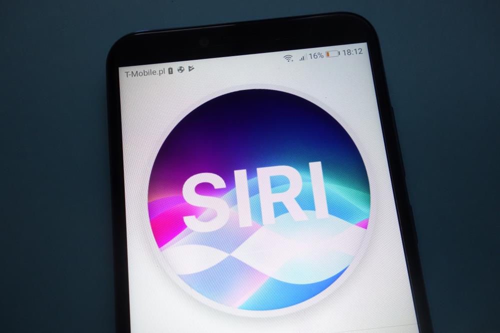 Apple menja pravila igre: Uvodi najveću promenu dosad, Siri dobija mega mozak!