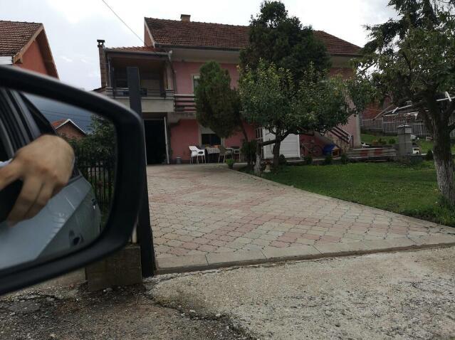 Stan u Beogradu na vodi, plac sa šumom, nekretnina u Smederevu, imanje u Radincu: Sva imovina naše pevačice (41)