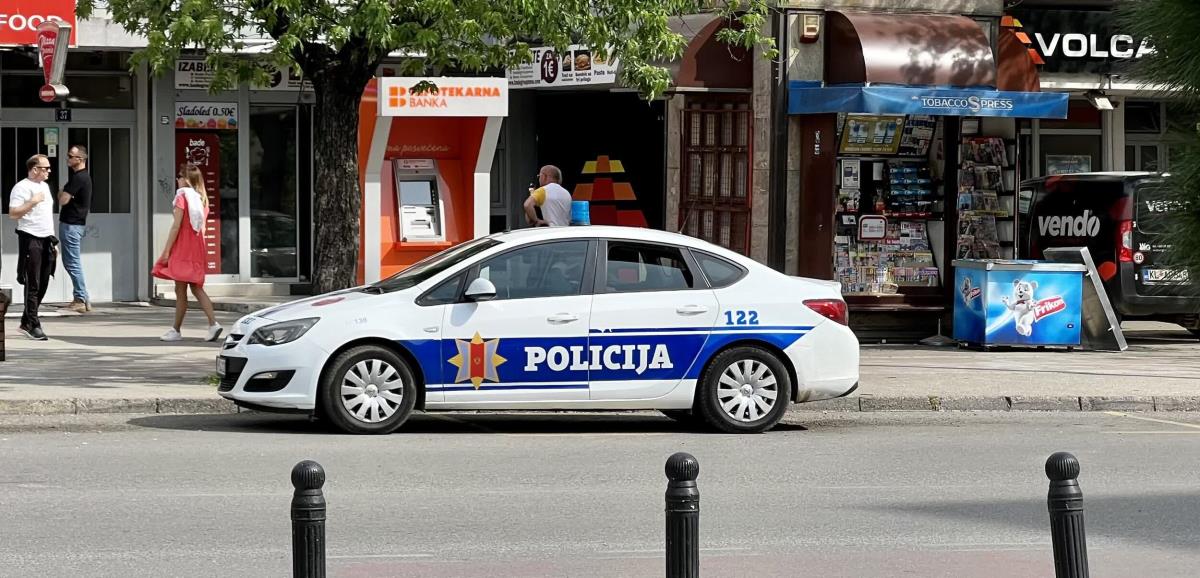 TEŠKA SAOBRAĆAJKA U PODGORICI: Sudarila se 2 vozila, od siline udara još nekoliko oštećeno