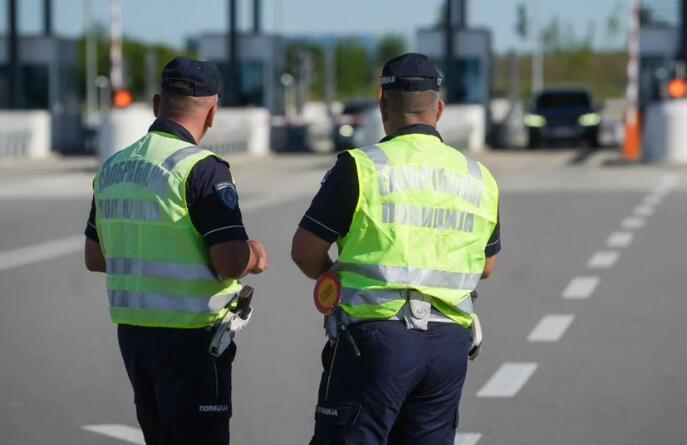 NIŠ OBORIO REKORD U SAOBRAĆAJNIM PREKRŠAJIMA Tokom vikenda sankcionisano 350 vozača, a mladić u besnom autu bežao od policije kao na filmu!