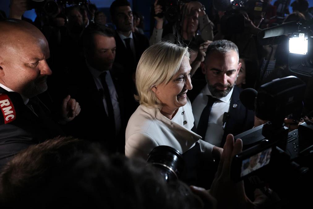 U FRANCUSKOJ DANAS DRUGI KRUG LOKALNIH IZBORA! Stranke ekstremne desnice i radikalne levice izbile na VRH, ostvarile SNAŽAN proboj u prvoj rundi! 