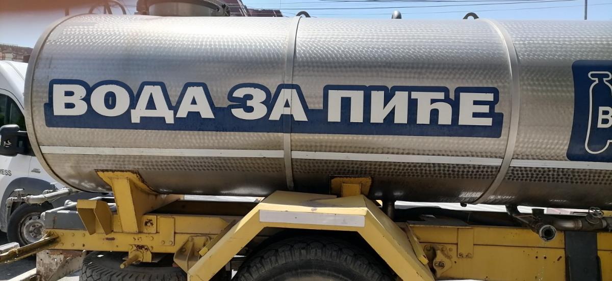 POLA NOVOG SADA OSTALO BEZ VODE: U toku veliki radovi, iz Vodovoda otkrili razlog prekida i objavili gde su postavljene cisterne