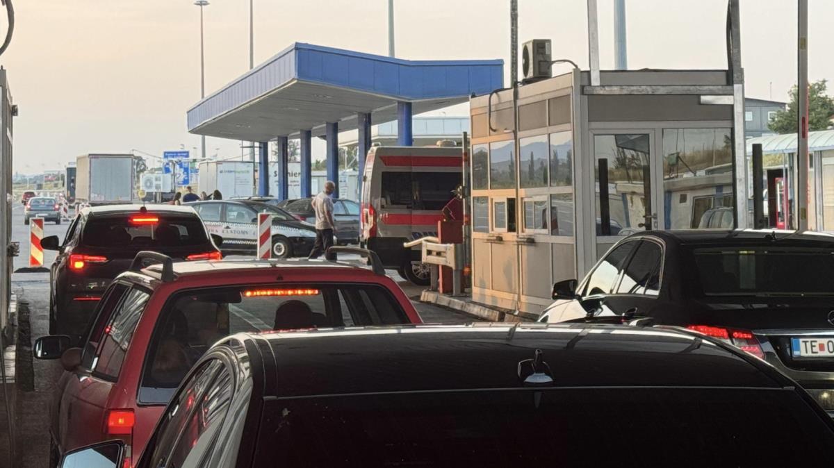 AMSS: Putnička vozila za izlaz na Preševu čekaju 30 minuta, na Gostunu 45 minuta