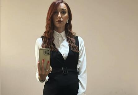 PEVAČICA RODILA TROJKE: Godinama se borila za potomstvo, a onda odjednom dobila troje dece: "To izuzetno ozbiljan zadatak..."