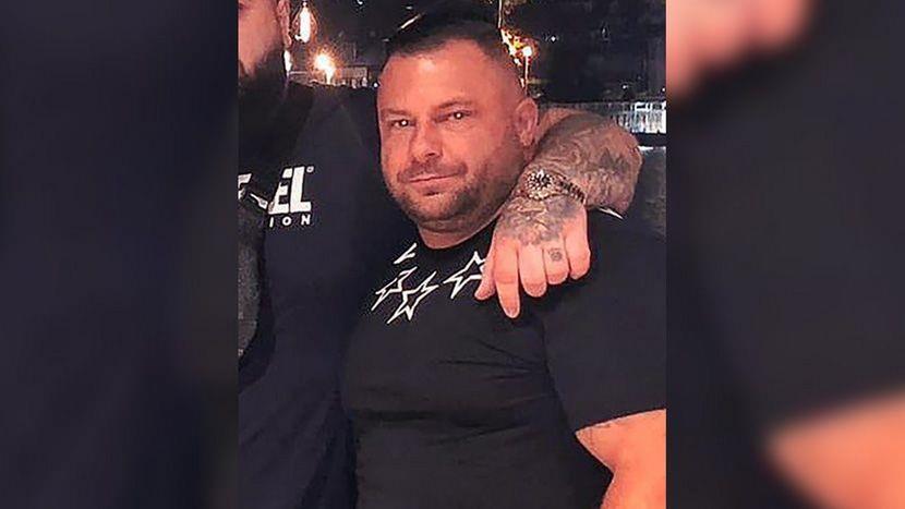 ESTRADNI MENADŽER PONOVO POD LUPOM POLICIJE Šmrku pretresali kuću, tražili ilegalne predmete, oglasila se i njegova advokatica