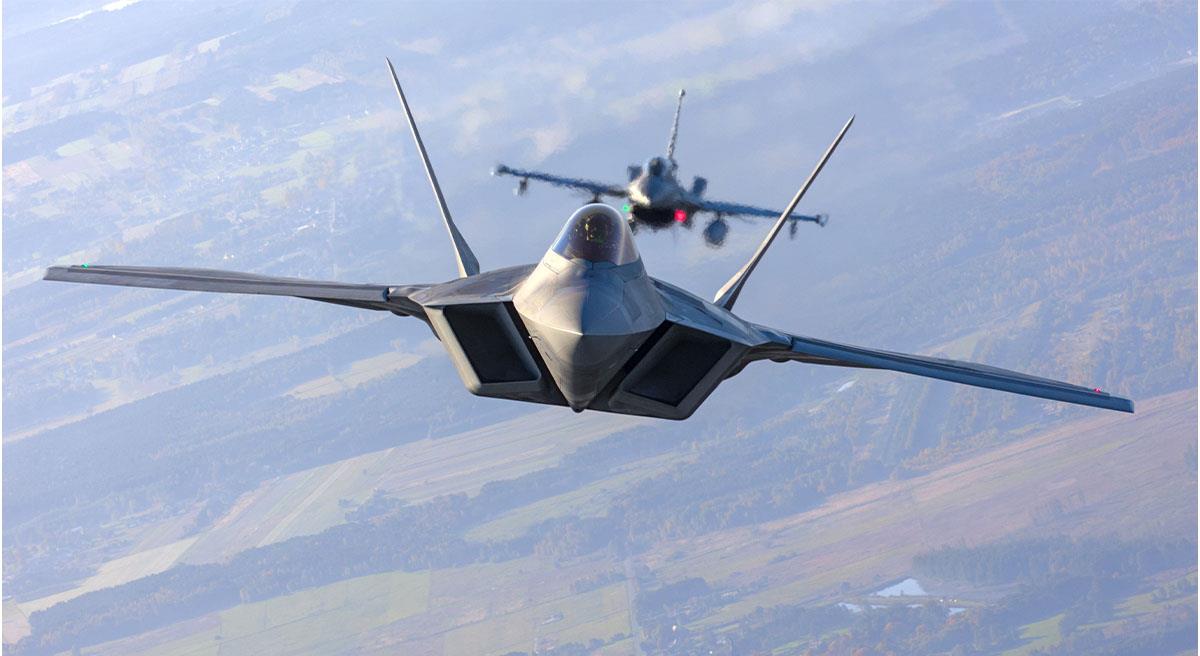 AMERIKA POVUKLA AVIONE IZ IZRAELA: Stelt lovci F-22 na putu ka SAD  (VIDEO)