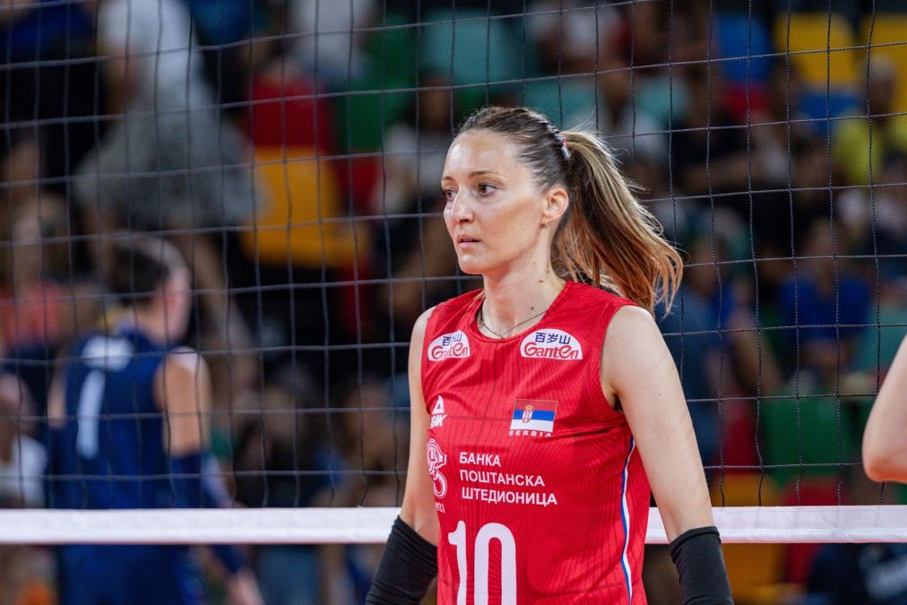 ČUDESNA MAJA U PETOJ DECENIJI NE PLANIRA KRAJ KARIJERE! Legendarna srpkinja je jednom objavom oduševila navijače