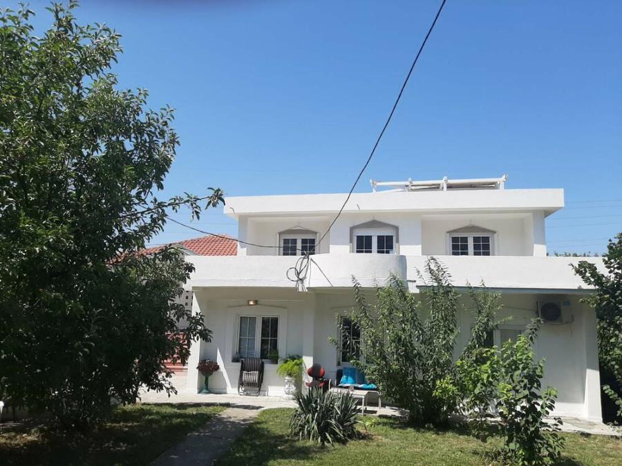 FOLKERKA IMA 800.000 € U KUĆAMA! U Beogradu i okolini luksuzne vile, ima i privatan biznis, a lova joj samo kaplje - dobro unovčila