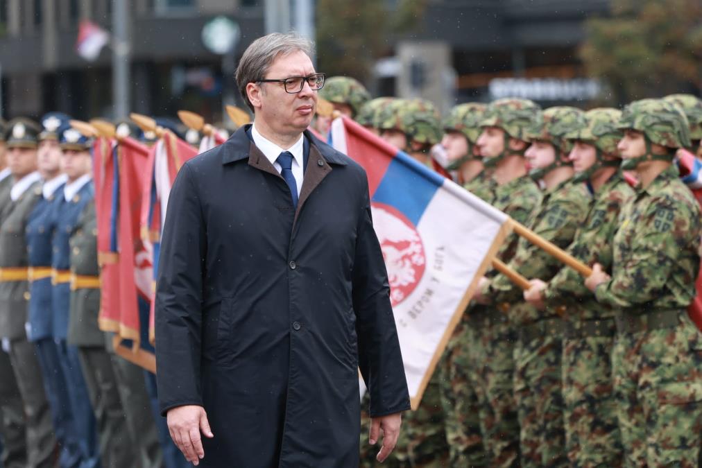 DA NIKOME NE PADNE NA PAMET DA SMO LAKA META! Vučić uputio upozorenje svima koji bi da udare na Srbiju i naruše njen mir i stabilnost! (FOTO)