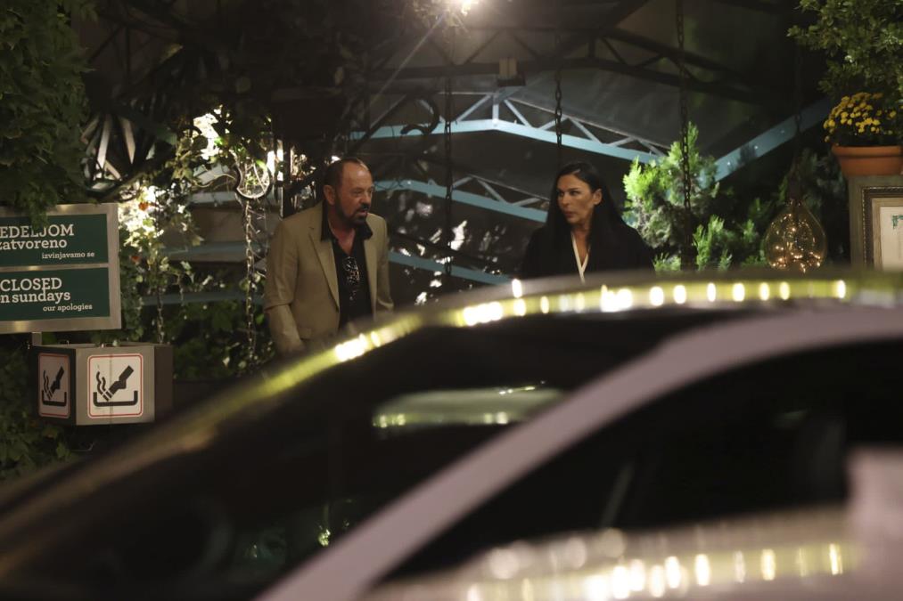 "ZA NOĆ NAM JE DAVALA PO 7.000 EVRA, POLA PEVAČA JE BILO S NJOM" Šok ispovest pevača: Priznao da je s njom izgubio nevinost, a onda je saznao ove informacije...