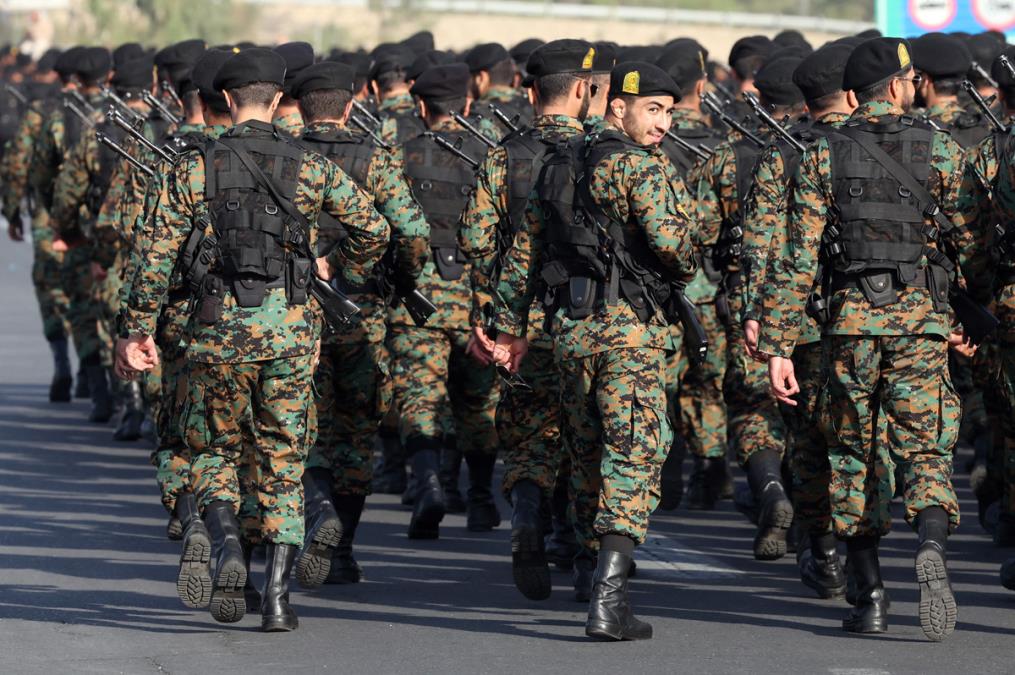 Iranska-revolucionarna-garda-IRGC01-EPA-Abedin-Taherkenareh.jpg?ts=2026-01-14T08:59:09