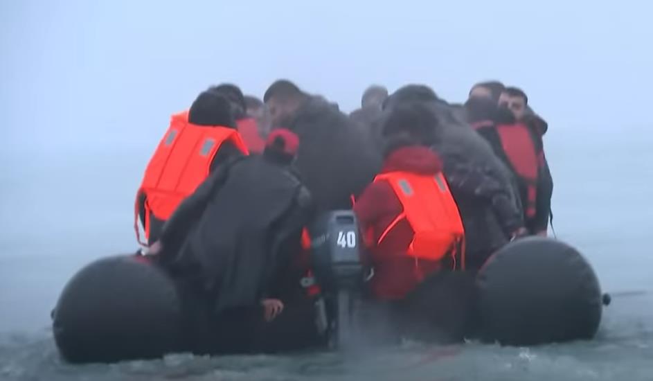 NOVI SPORAZUM VELIKE BRITANIJE I FRANCUSKE: Evo šta će raditi u cilju smanjenja broja migranata koji prelaze Lamanš