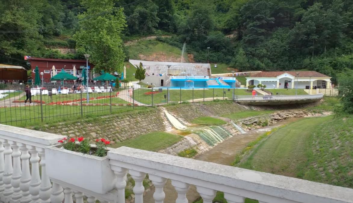 ODRŽANO TAKMIĆENJE “ZLATNI KOTLIĆ”: Manifestacija u Sijarinskoj banji, majstori u spremanju gulaša se nadmetali u ovoj kulinarskoj veštini