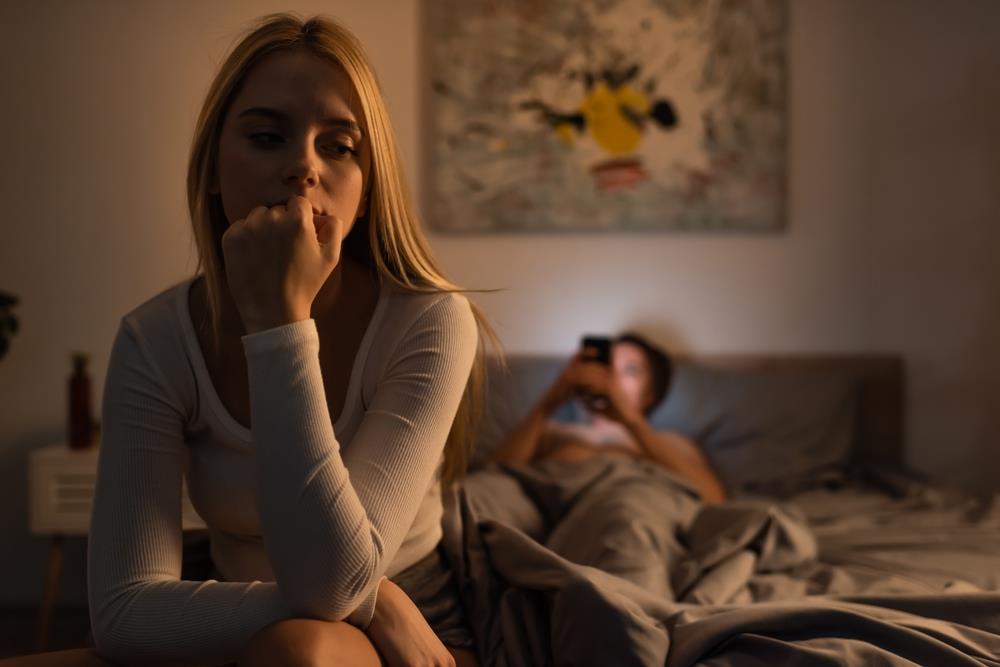 Privatni detektiv otkriva trik od 30 sekundi: Kako da proverite da li vas partner vara, a da ne taknete njegov telefon