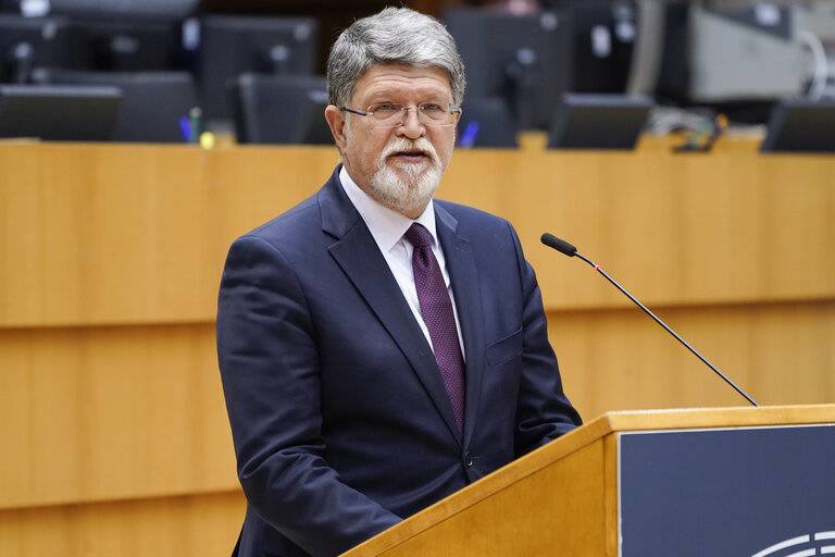 PICULA NE ŽELI DA VIDI NAPREDAK SRBIJE: Stručnjaci o novim detaljima odluke iz Brisela: Baltičke zemlje, Hrvatska i Bugarska nas stopirale zbog Rusije?