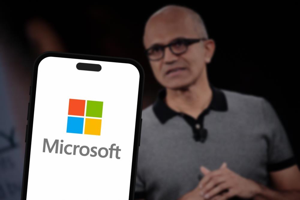 Satja Nadela menja Microsoft is korena: Potpuna reorganizacija i fokus na veštačku inteligenciju!