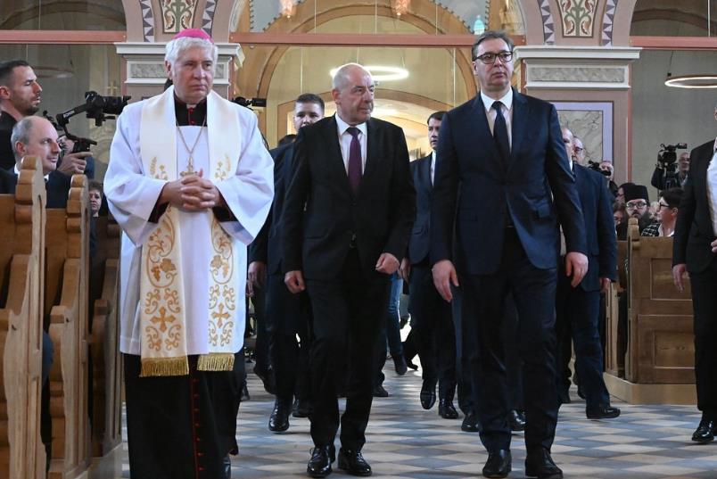 "VAŽNO JE DA ONO ŠTO SMO TEŠKOM MUKOM IZGRADILI - NIKADA NE SRUŠIMO" Vučić: Rezultat takve politike su mir, dobre komšije i najbolji prijatelji (FOTO)