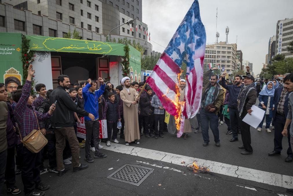Iran-SAD-paljenje-zastave.jpeg?ts=2024-11-04T16:21:04