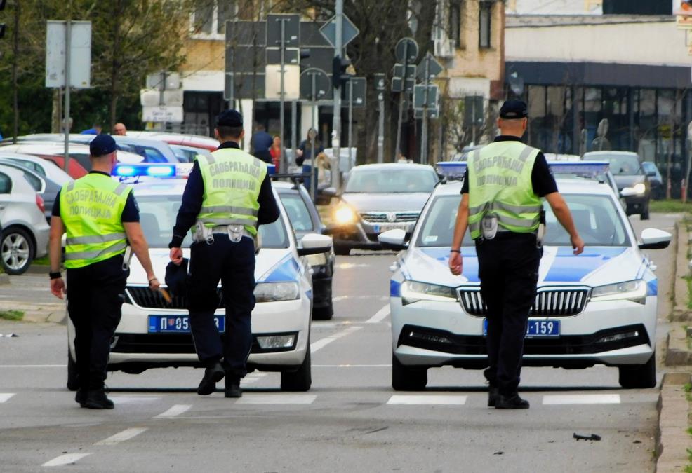 MLADIĆ DRIFTOVAO 200 NA SAT KOD UŠĆA, SLUPAO AUTO I TEŠKO POVREDIO DEVOJKU! Nakon nesreće sa ocem sakrio tragove i "audi"!