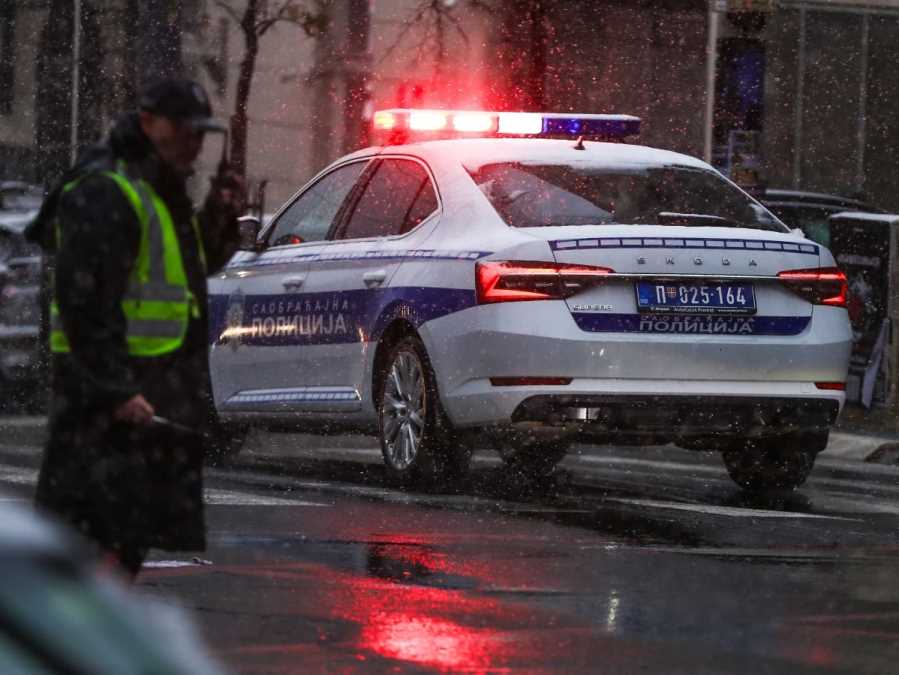 POLICIJA ZAUSTAVILA PAKAO NA PUTEVIMA ŠUMADIJE! Za 12 sati uhvaćeno 1.300 vozača u prekršaju, jedan jurio 168 km/h, drugi mrtav pijan seo za volan