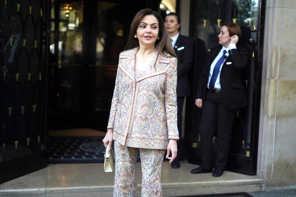 Plesom očarala budućeg svekra, pa postala najbogatija učiteljica, danas živi u vili od 27 spratova (foto)