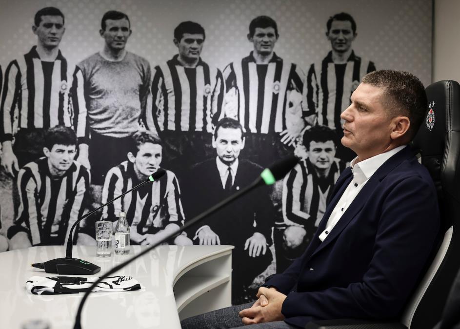 PARAPSIHOLOŠKI FENOMEN! UČINAK BLAGOJEVIĆA U PARTIZANU: Bez pobede nad Zvezdom, ništa od Evrope, 0 trofeja! Ispao od Mačve, a Grobari ga obožavaju – zašto?