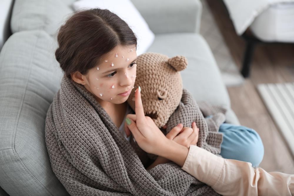 PRVI SIMPTOMI LIČE NA OBIČAN VIRUS, A ONDA KREĆE OSIP: Pedijatar upozorio na simptom morbila koji menja sve - Evo o kojim osobama se POSEBNO mora voditi računa