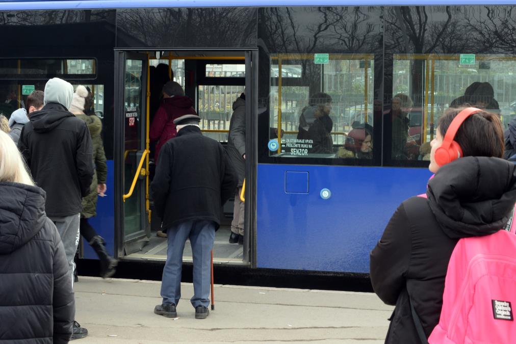 Četiri linije gradskog prevoza OD DANAS menjaju trasu, uvodi se i privremena minibus linija zbog radova u Beogradu