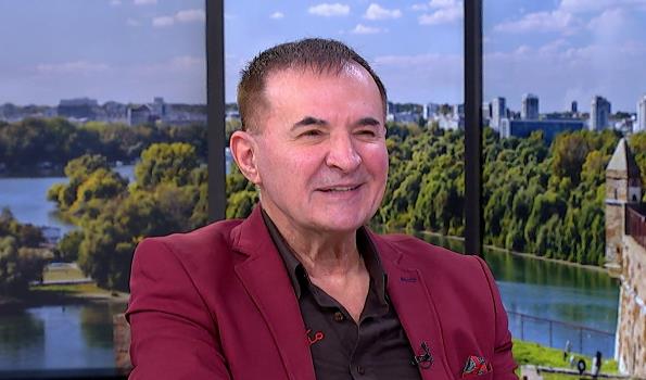 MLADOŽENJA SA NAJLUDIJEG SNIMKA U SRBIJI JE UNUK LEGENDE NARODNE MUZIKE! Oglasili se čuveni pevač i Mitar Mirić nakon snimka sa svadbe o kojoj svi pričaju!
