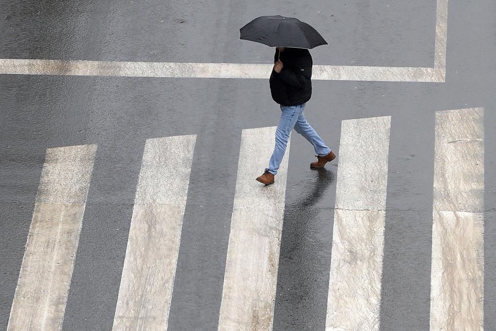 Nevreme tutnji OVIM delom Srbije: Dva grada na putu snažnog grmljavinskog sistema, pašće više od 20 litara kiše po kvadratu!