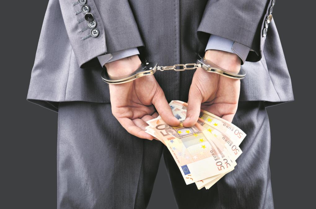 DECA DAVALA NOVAC MLADIĆU U NOVOM PAZARU, POLICIJA GA HITNO PRIVELA: Kriminolog o problemu prosjačenja - "Često ih izgladnjuju i teraju na to"