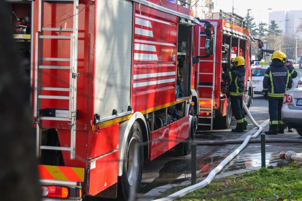 KRVAV MUŠKARAC DOZIVAO POMOĆ ISPRED VATROGASNOG DOMA! Drama u Kisaču: Vatrogasci pritekli u pravi čas - usledila herojska akcija!