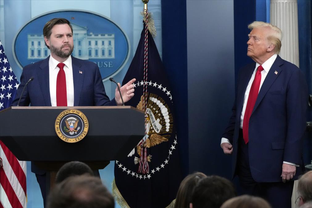 802-AP-Alex-Brandon.jpg?ts=2025-02-14T10:30:18