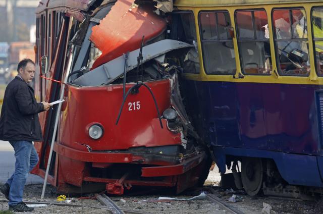 TEŽAK UDES U NEMAČKOJ: U čeonom sudaru dva tramvaja povređeno 27 osoba