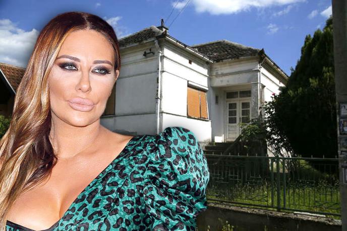 OVO JE RODNA KUĆA ANE NIKOLIĆ U SELU DONJA MUTNICA NADOMAK PARAĆINA: Komšije otkrile kakva je bila kao devojčica: U čizmama svoje majke...