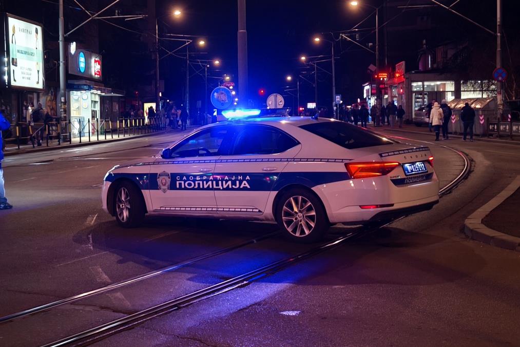 DEVOJKA (20) IZBODENA U VRAT I STOMAK! Horor kod Vukovog spomenika: Hitno prevezena u Urgentni centar, evo gde je napadač!