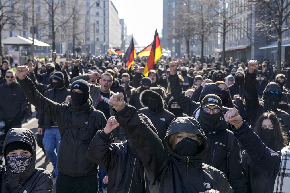 (VIDEO) Trese se Nemačka! Masovni proruski protesti uzdrmali celu državu: Pogledajte scene sa ulica, ovo je do skoro bilo nezamislivo