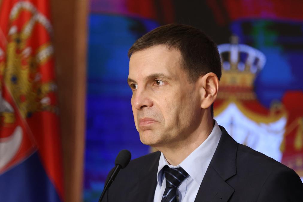 ŠTA RADI MILOŠ JOVANOVIĆ KAD NIŠTA NE RADI? U Skupštini ga nema, ali prima platu, ide na utakmice da vređa Vučića, a nova objava stranke o šefu je tek HIT
