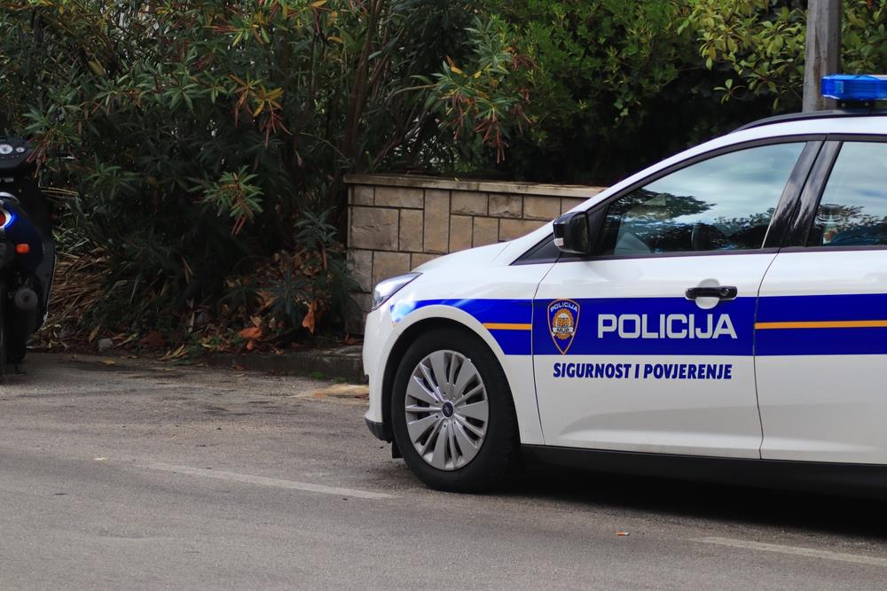 POKUŠAO DA UDAVI UKUĆANKU, GODINAMA ZLOSTAVLJAO ČESTVORO DECE Užas u Varaždinu, muškarac hitno uhapšen