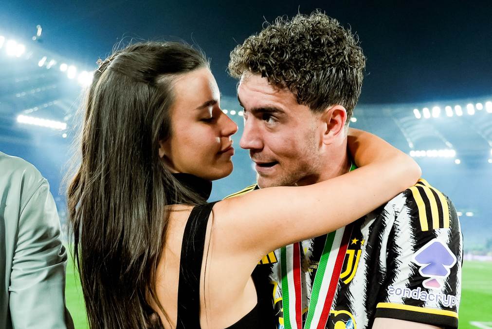 KO JE VANJA KOJA S KOJOM JE RASKINUO VLAHOVIĆ? Poznaje fudbalera ceo život, roditelji im se druže: Prvo su imali kraću romansu...