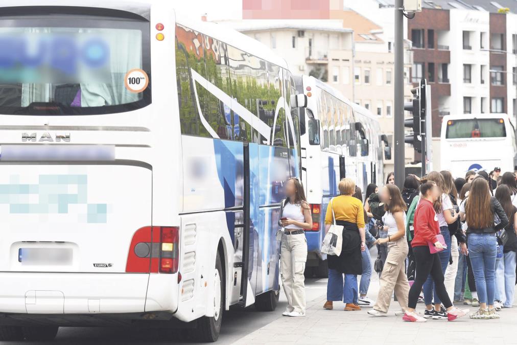 Počele ekskurzije, agencija digla uzbunu: Stroga pravila za prevoz dece - autobus ne sme da krene ako svi đaci nemaju ovo!